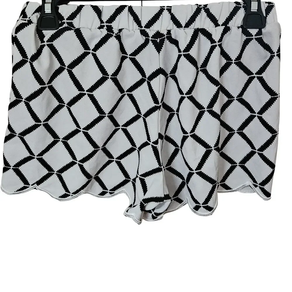 Black and White Short Shorts with Pockets Size Small